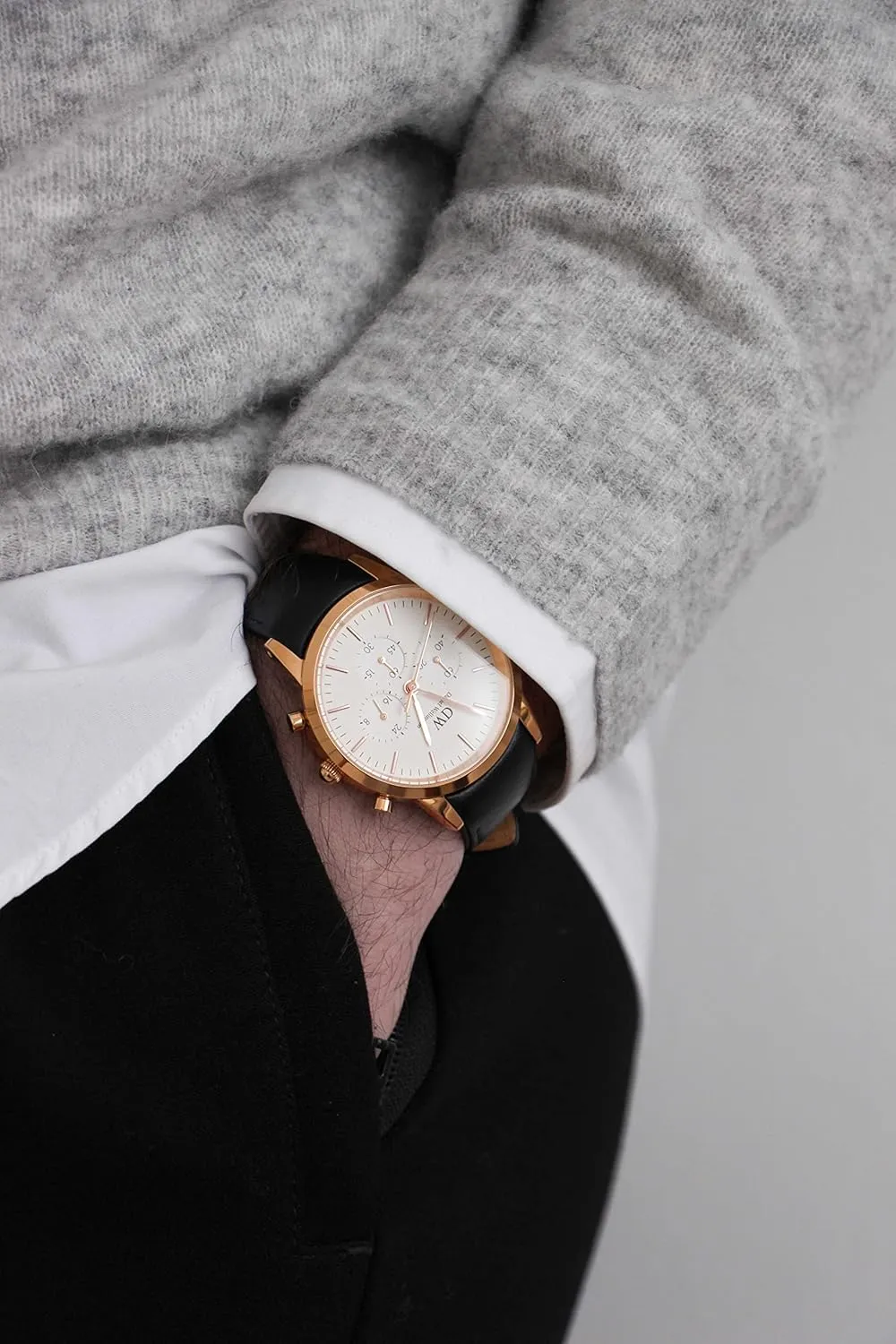 - 42mm Case, Japanese Quartz Movement, Stainless Steel or Leather Strap, Water Resistant, stark reflection Analog Watch for Men Daniel Wellington Iconic Chronograph Men??s Watch 