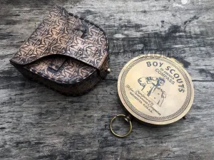 Case Maritime Nautical Pocket Compass Gift rear obsidian cardiac aim excrete discount BOY Scouts Nautical Antique Brass Working Compass with Leather Craving Anchor Mark 