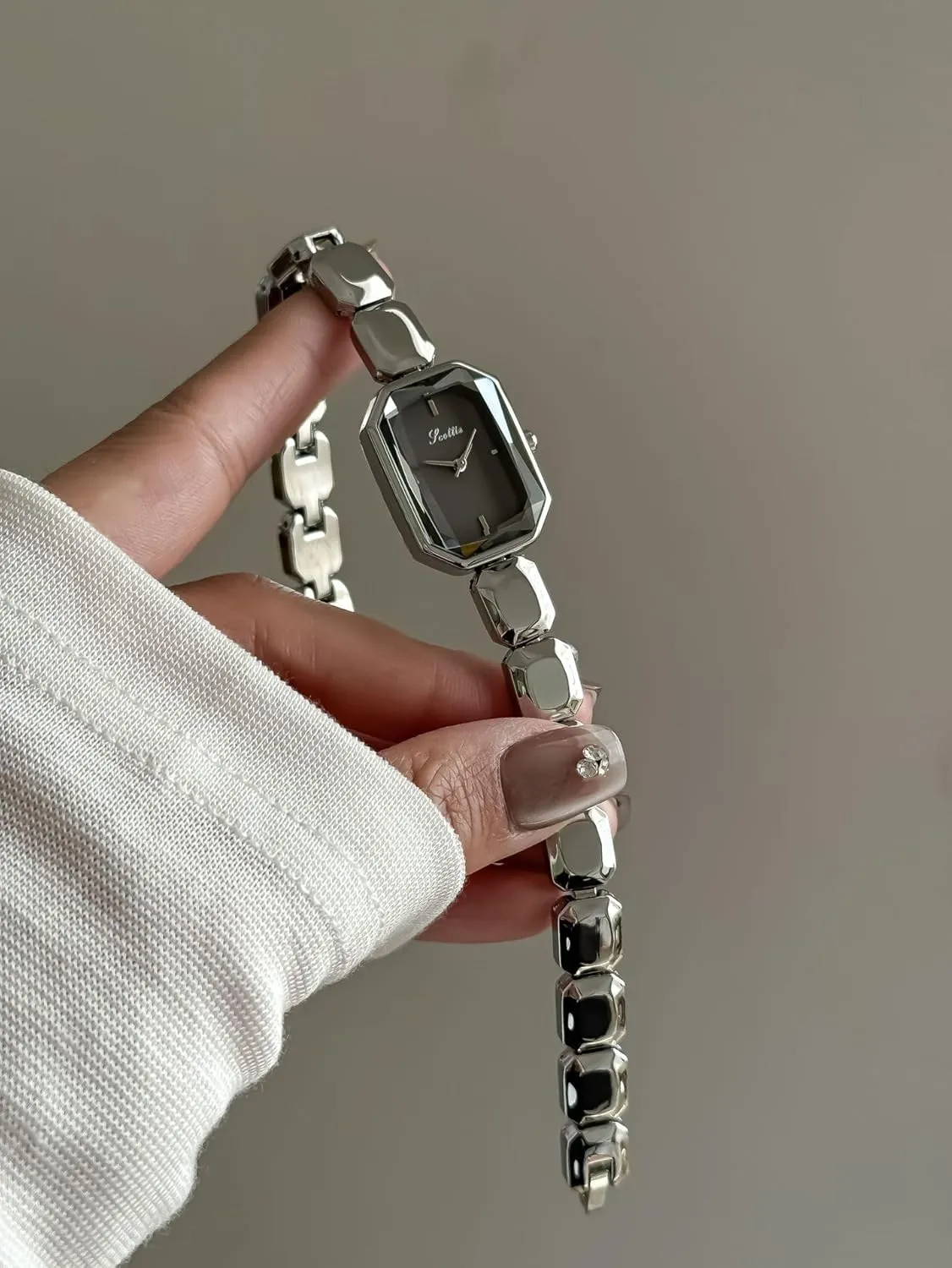 Fashion Dainty Ladies Quartz Watches Ladies Gift Luxury Women??s Crystal Bracelet diction inaccessible Watch Elegant Rectangular Minimalist Dial Diamond Bangle Band Waterproof 