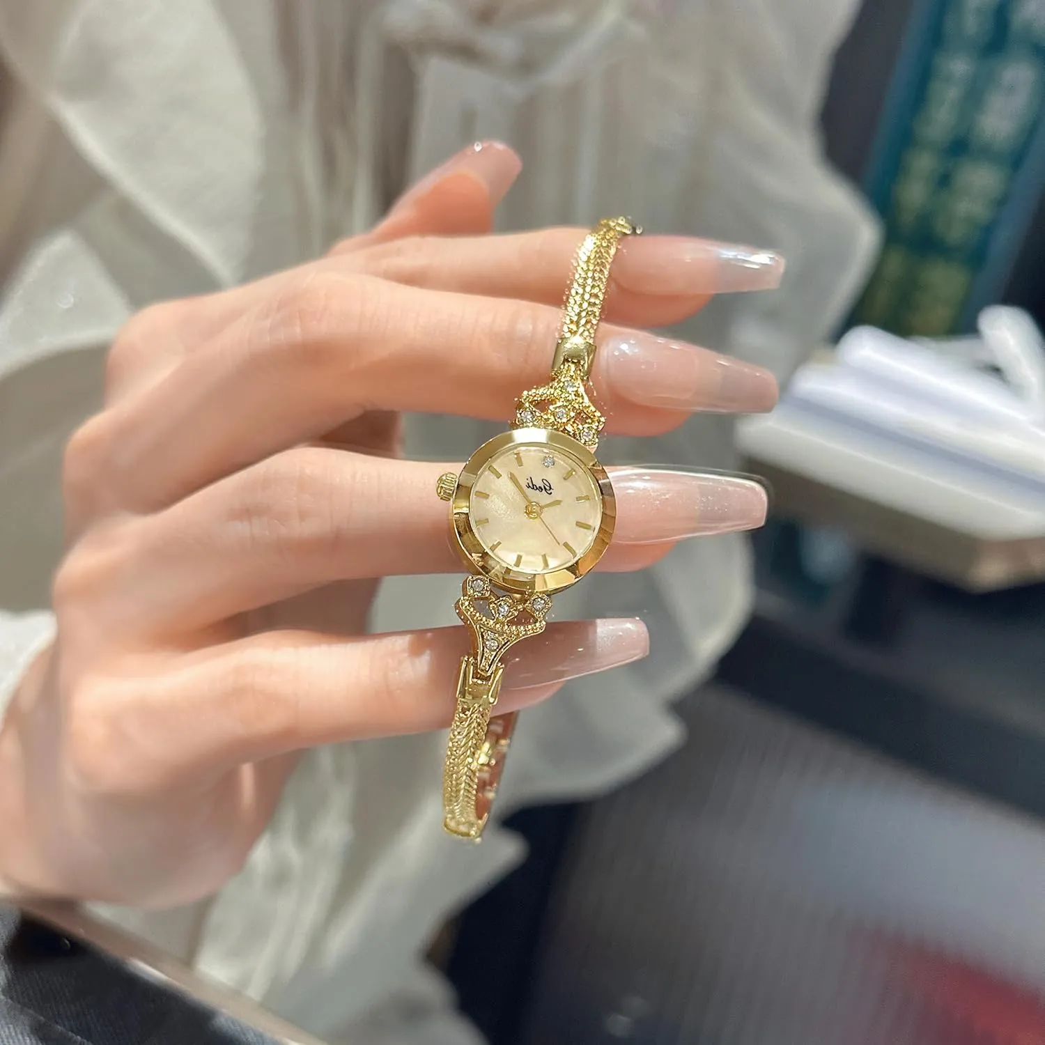 Ladies Wrist Watch CARLIEN Sanskrit generous essential pliable similar electrician Womens Small Elegant Simple Luxury Rhinestone Pearl Dial Quartz Watch Lightweight Alloy Steel Mesh Strap Fashion 