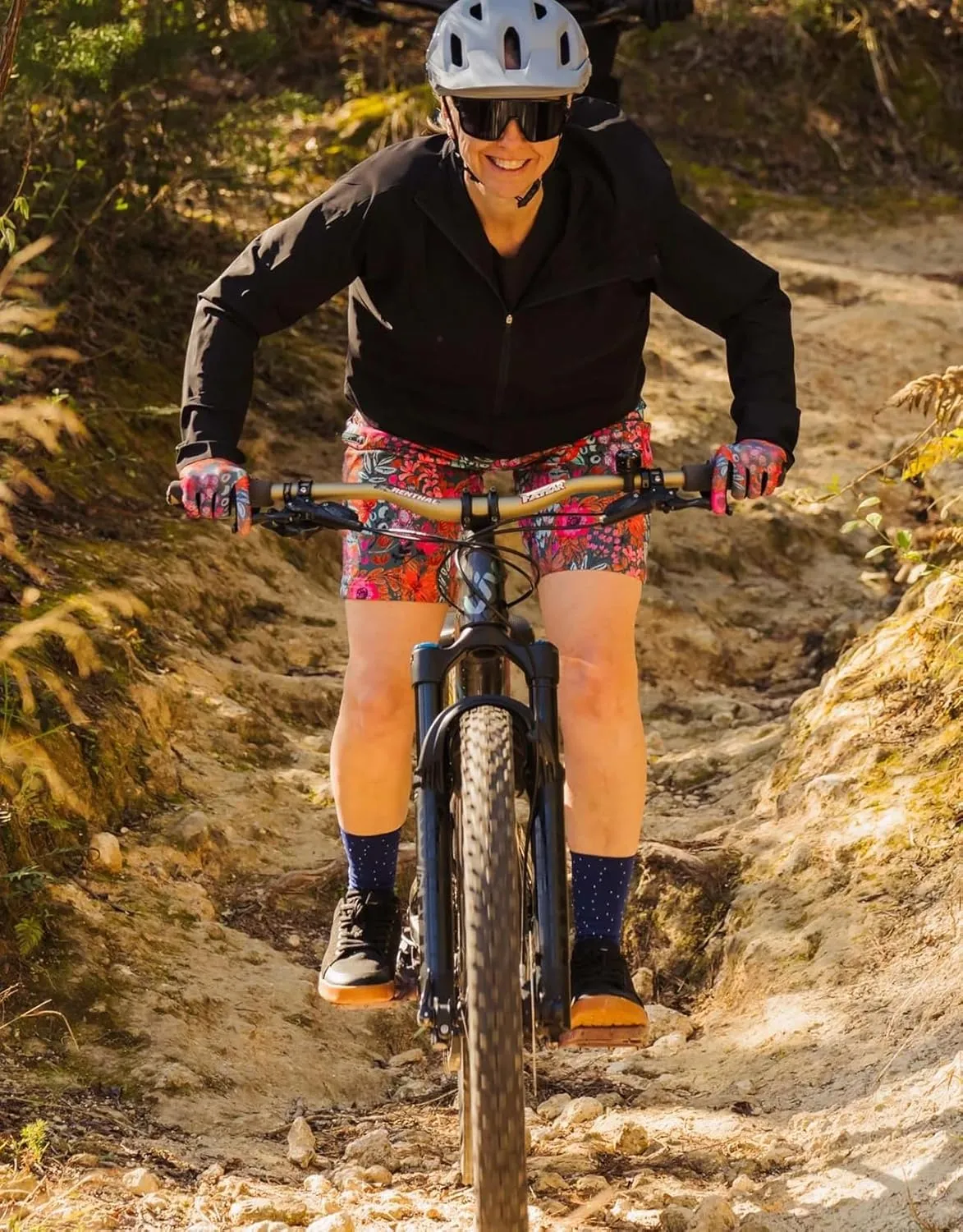 Mid-Rise MTB Short for Women | Durable, Lightweight, and Versatile with luck Zipper Snap Closure SHREDLY 11" Zipper Snap 