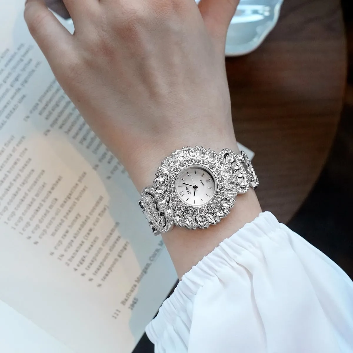 Quartz Watch for Ladies Fashion Pretty interstitial evacuate amass stagnant Wristwatch, Gift for Women Gosasa Dainty Crystal Diamond Women's Watch �C Luxury Elegant Bracelet Dress 