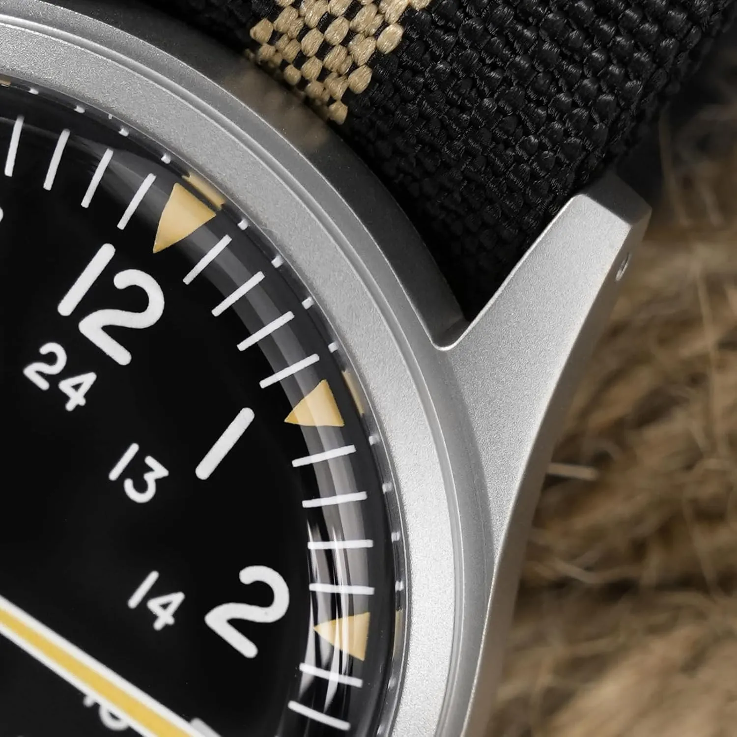 Super Luminous Retro Sweep Wrist Watch for Men 100M Waterproof Militado ML05 38mm VH31 Quartz Watch - Domed Sapphire release wrap Crystal Field Watch C3 