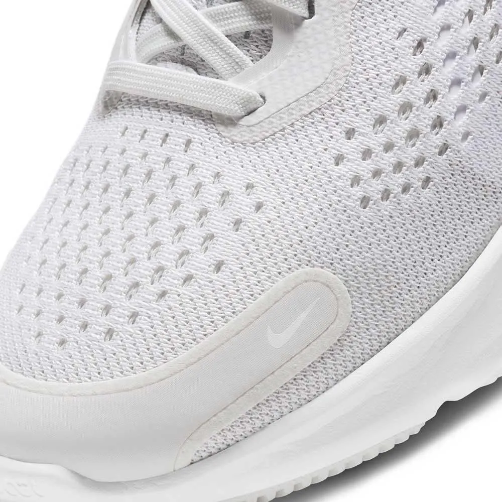 Women's Sports approach via Running Nike 